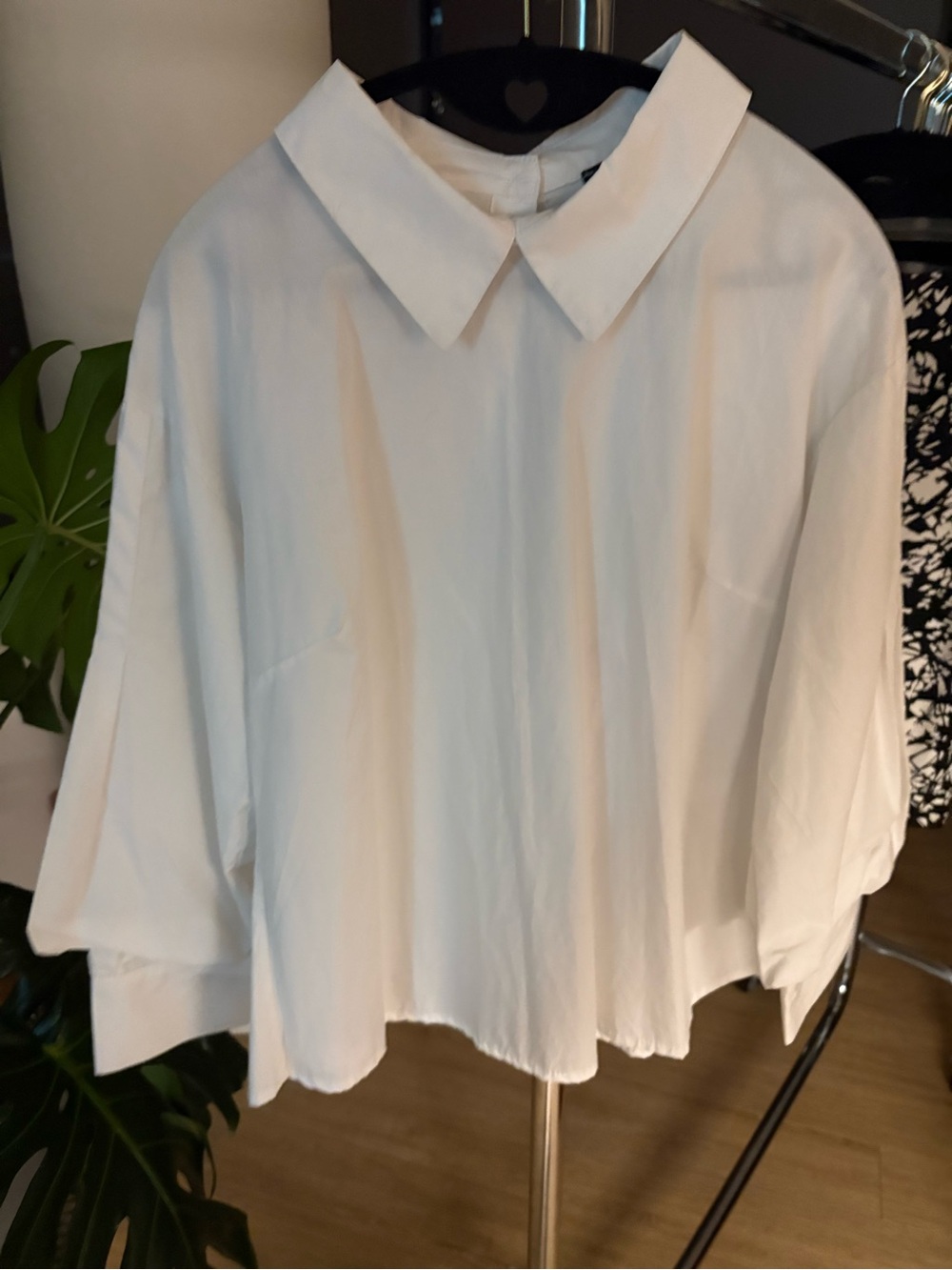 AKIRA Chicago Black label White balloon sleeve button down back blouse Large